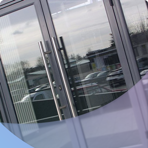 Стеклянные двери